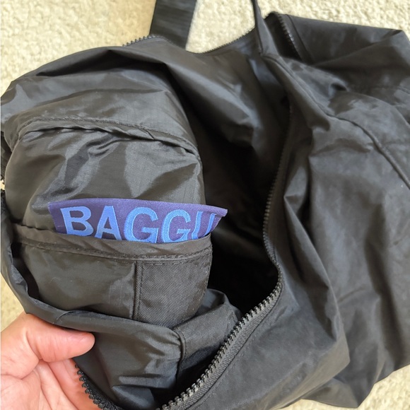 BAGGU Large Nylon Crescent Bag Black - Picture 5 of 5